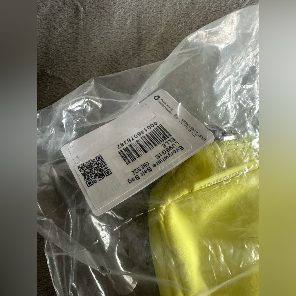lululemon athletica Everywhere Belt Bag in Electric Lemon 🍋 - Picture 4 of 4